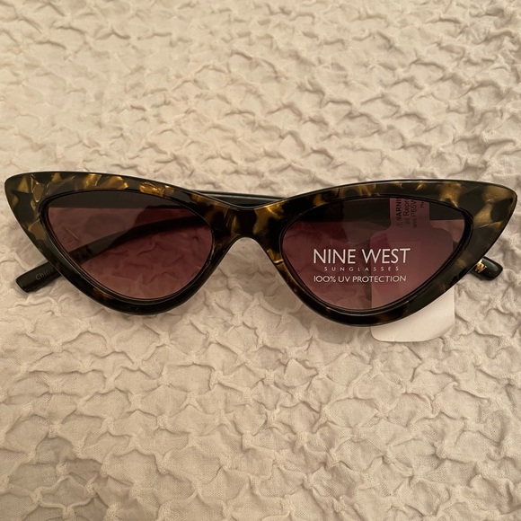 NWT Nine West Golden Cat Eye Sunglasses - Picture 1 of 3